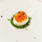 Яйцо с красной икрой