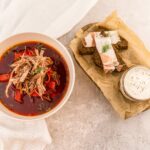 Борщ с рваной говядиной, салом и бородинским хлебом